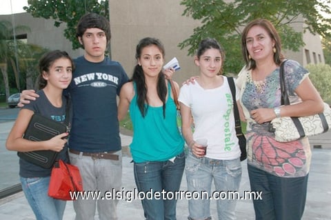 22072010 Nora, Abdul, Achik, Grace y Noelia.