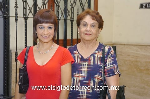 22072010 Disfrutan. Cecilia de Navarro y Cecilia de Rojas.