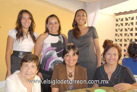 22072010 Norma Escudero, Laura de Alba, Evangelina de Escudero, Karla de Meléndez, Brenda de Reyes y Marvin González.