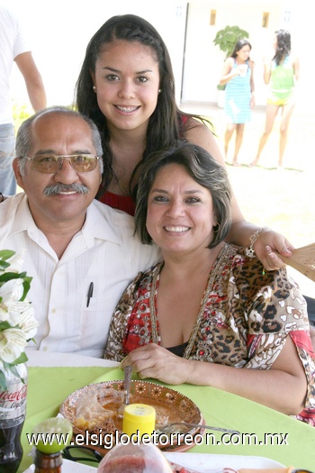 23072010 Jesús Barraza, Carolina Sifuentes y Cristina. EL SIGLO DE TORREON/ RAMÓN SOTOMAYOR.