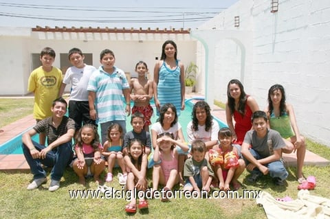 23072010 Asistentes al festejo de Primera Comunión de Juan Pablo.