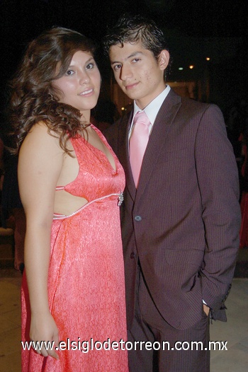 24072010 Julieta Bernal y Jesús Adame asistieron a reciente festejo de fin de cursos.