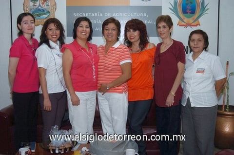 24072010 Guille Martínez, Martha Antúnez, Oralia Cortinas, Cony Carranza, Mimí Quintana, Rosario Estrada y Rosa María Balderas fueron festejadas con motivo del Día de la Secretaria.