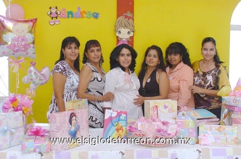 24072010 Asistentes a la fiesta de canastilla de Rosario Herrera de Cueto.