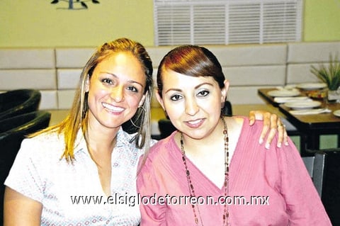 25072010 Paulette Seceñas y Macarena García.