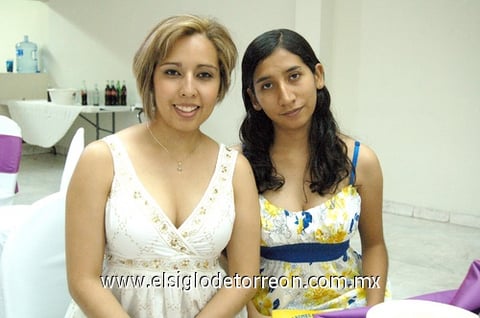 26072010 Paola y Karla Peralta.