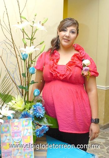 26072010 Aideé Hidrogo Morán lució feliz el día de su fiesta de regalos para bebé.