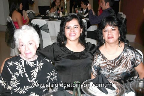 27072010 Doña Josefina, Ingrid y Lety Betanzos.