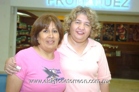 27072010 Ciudad de México. Silvia Medina fue despedida por su hermana Martha Patricia Medina.