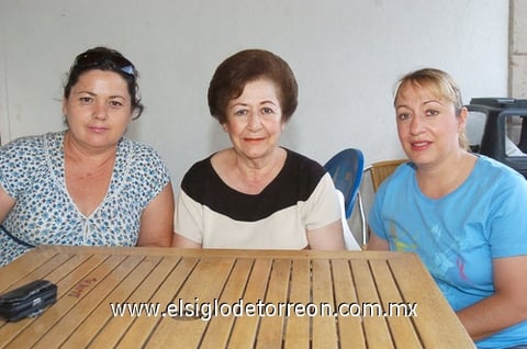 29072010 Mayela de Romero, Esther López y Paty Ávila.