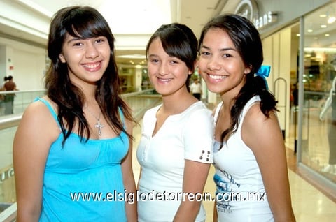 30072010 Lupita, Ari y Dany.