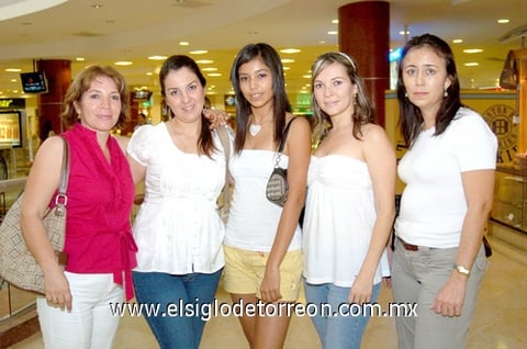30072010 Paseantes. Yarabí, Yadira, Paulina, Gisela y Mariela.