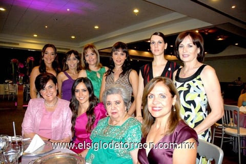30072010 Familiares y amigas acudieron a la despedidad de Daniela Madero Olivas, quien lució muy linda.