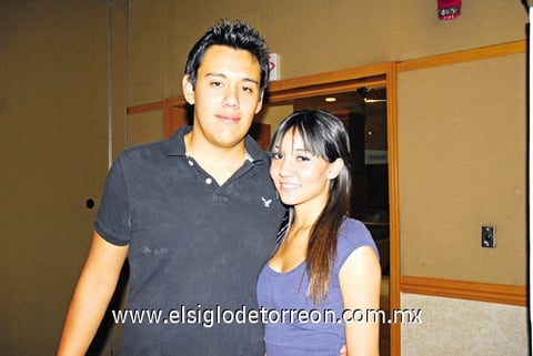 30072010 Alejandro Alonso y Vanessa Rodríguez, fueron captados en reciente evento social.