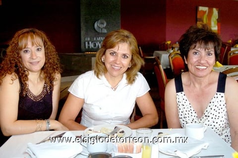 30072010 Comparten. Rosa Delia de Wong, Olga Pérez de Luna y Edith de Ollivier.