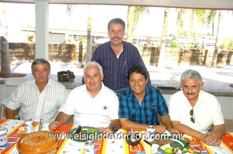 30072010 Pedro Chávez, Rolando Barrios, Alejandro Montoya, Jesús Chávez y Manuel Pereda.