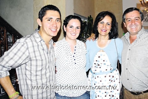 Rivelino González, Nathalie, Silvia y Jacques Plouin.
