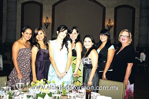 Familiares y amigas de Marlene estuvieron presentes en su despedida de soltera, para felicitarla por el paso que dará en una etapa más de su vida.