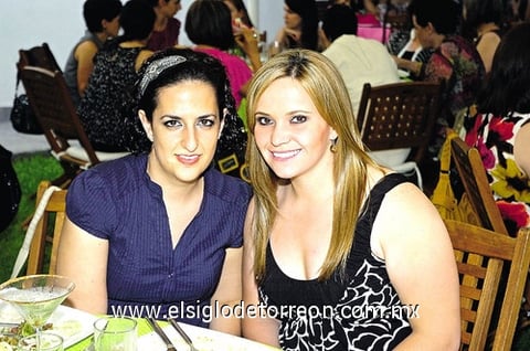 Alicia y Miryam. Karen, Marlene y Mariana.