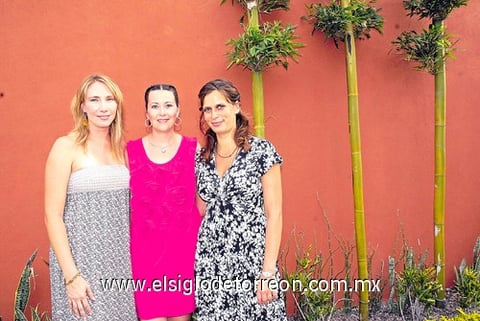 Deborah, Lauren y Nathanaëlle.
