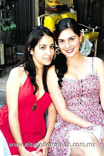 Marce González, Daniela Alanís y Paola Garza. Marisol y Ale.
