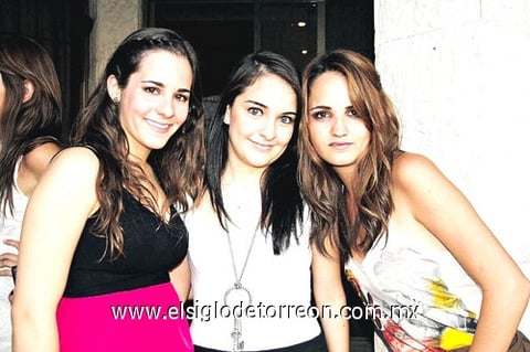 Marce González, Daniela Alanís y Paola Garza. Marisol y Ale.