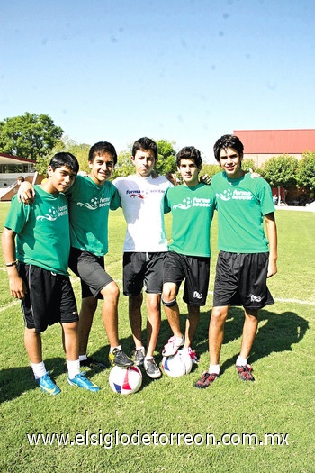 Juan Pablo Aguilera, Juan Hernández, Beto Salas, Andrés Medrano yZinedine.