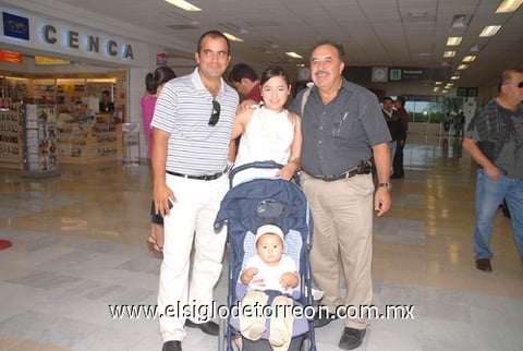 31072010 Ciudad de México. Arturo Gaucín despidió a la familia Gaucín Cueto.