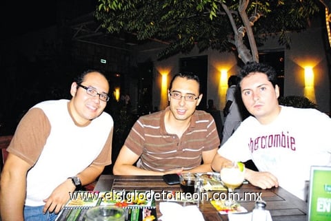 01082010 Mau Rangel, Enrique Valdez y Aldo López.