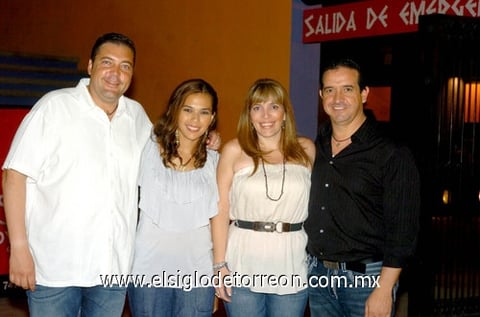 01082010 Alfonso Lamas, Claudia Ruiz, Claudia de Ruiz y Rocío Ruiz.