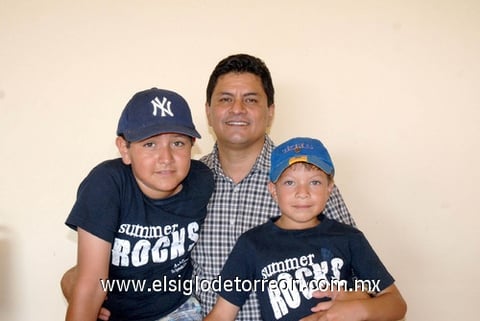 01082010 Omar, Emiliano y Omar Martínez.