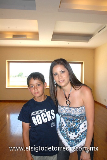 01082010 Paola López Flores y Gerardo Montañés.