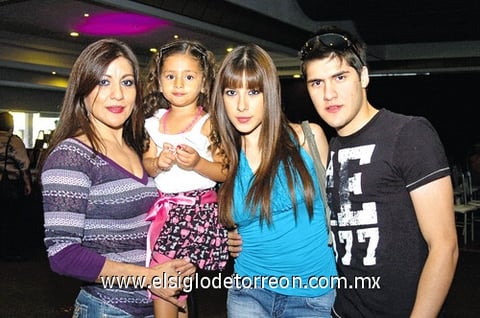 01082010 Luz Elena, Renata, Mar y Alan.