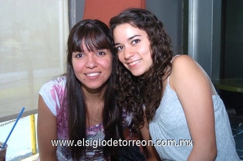 02082010 Daniela Román Echeverría y Laura Saucedo Guerra.