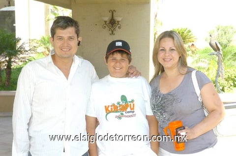 02082010 Diego, Andrea y Pilar.