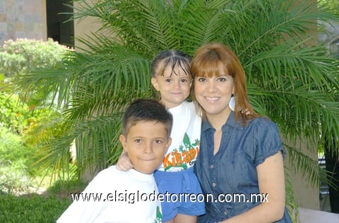02082010 Mario Rodríguez, Abraham Rodríguez y Laura Estrello.