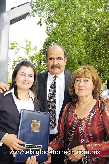 02082010 María José Escobedo, José Ángel Escobedo y  Velia Hernández.