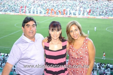 04082010 Ricardo, Esthela y Juany.