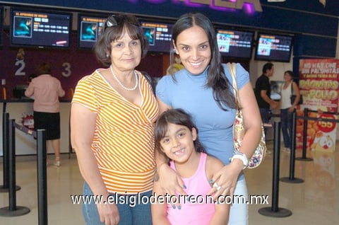 04082010 Karla, Vale y Rosa María.