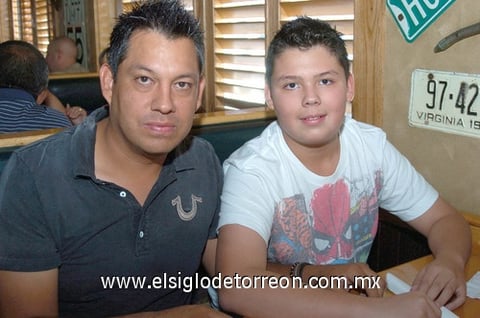 04082010 René Sánchez y René Sánchez Jr.