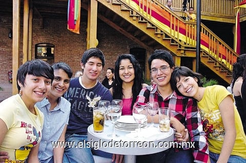 04082010 Ana Sofía Mendoza, Lorena Ríos, Diego Tort, Estefanía Tort, Kevin González y Mildred Ramíez.
