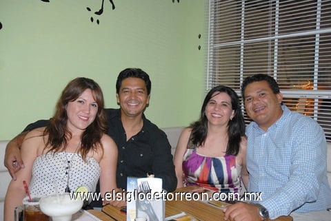 04082010 Sandra, Jaime, Rocío y Walter.