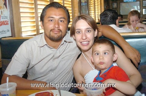 04082010 Daniel, Olalla y Daniel Parra.