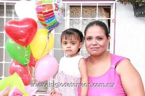 05082010 La pequeña Regina Michelle disfrutó de una hermosa fiesta.