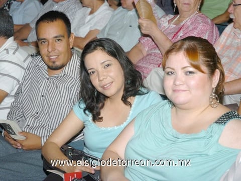 05082010 Eduardo Hernández, Carmen González y Cristy Badilla.