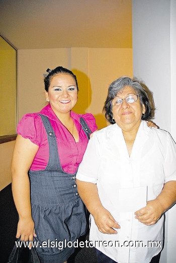 05082010 Rosa Elisa Hernández y Estela Saucedo.