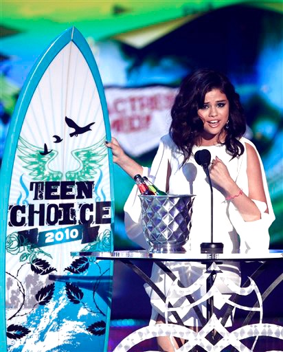 Selena Gómez fue premiada como mejor actriz de comedia.