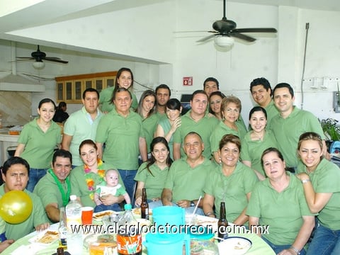 08082010 Integrantes de la Familia De Anda disfrutaron de una reunión.