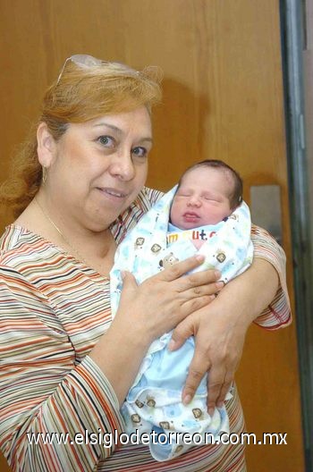 07082010 Rodrigo Alejandro Juárez Delgado y su abuelita Laura Patricia Juárez Sifuentes.
