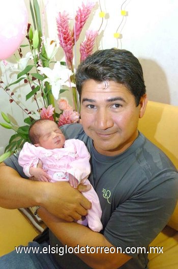 07082010 La pequeña María Sofía acompañada de su mamá Maribel y sus tías Vanessa, Mayela, Alejandra y Marisol.